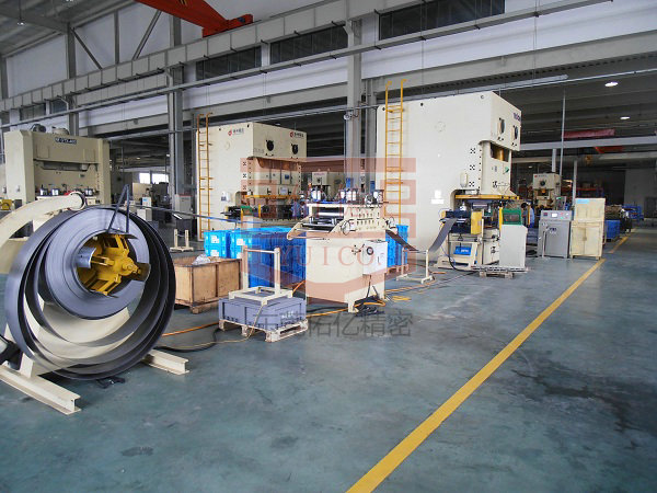 五金沖壓行業(yè)材料架整平機NC生產(chǎn)線